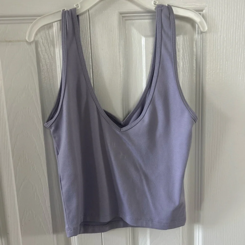 Hollister Lavender V-Neck Crop Tank Top - Picture 3 of 3